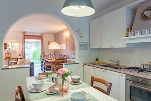 Family House, Multiple Bedrooms (HomeSweetHome Garden&LakeView) | Dining - Homesweethome Garden&lakeview (Besozzo)