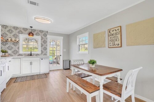 Away from the bustle of the city, close to the lake, perfect for families