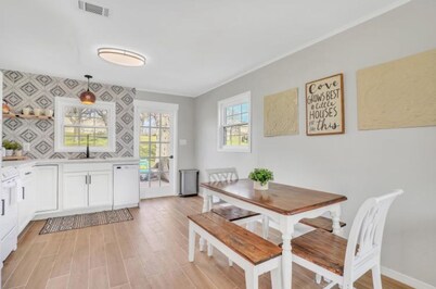 Away from the bustle of the city, close to the lake, perfect for families