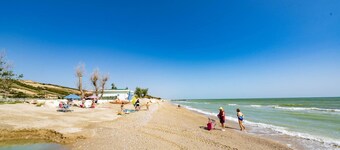 Seaside apartment with large garden