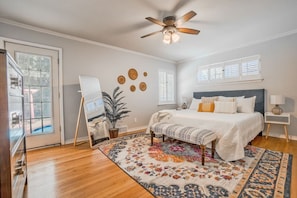 3 bedrooms, WiFi - Cheerful 3-bedroom with a Pool (Dallas)