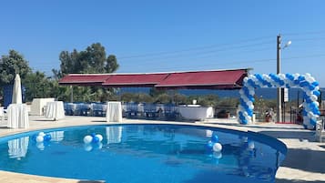 Seasonal outdoor pool, pool umbrellas, sun loungers