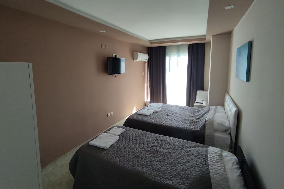 Classic Room, 1 Double Bed, Balcony, Sea View | Free WiFi