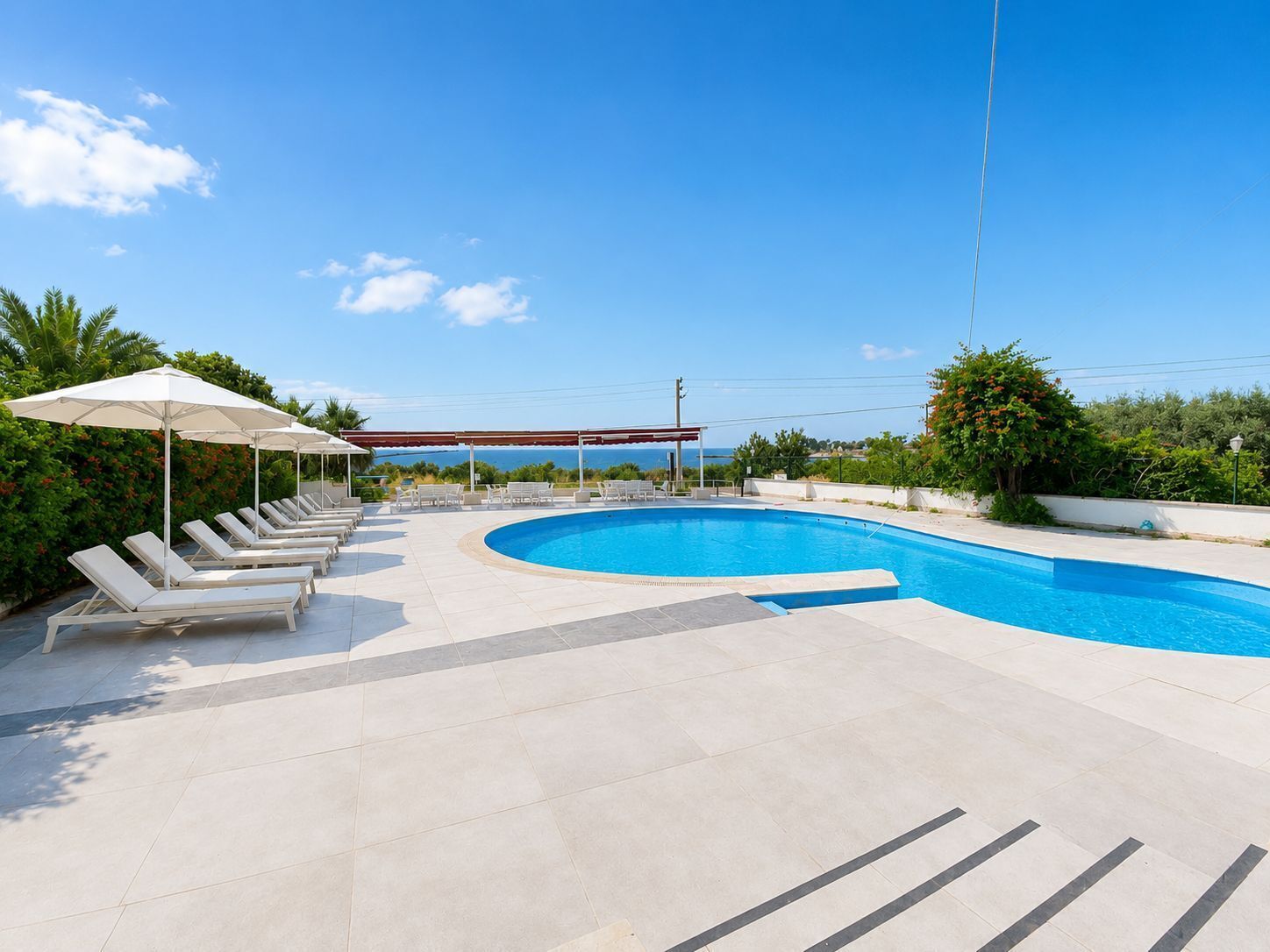 Poolside bar