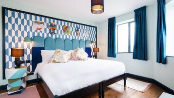 Kahden hengen comfort-huone (yksi tai kaksi sänkyä), kaupunkinäköala | 1 makuuhuone, työpöytä, kannettavalle tietokoneelle sopiva työtila