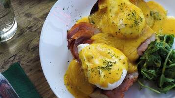 Daily English breakfast for a fee