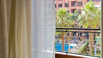 Căn hộ có thiết kế đặc sắc | Hiên