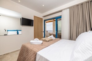 4 bedrooms, in-room safe, iron/ironing board, travel cot - MariDion Beach Family House (Meso Gerakari)