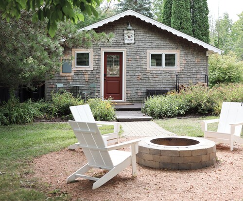 Applewood at Loma Cottages