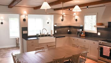 冰箱、微波炉、烤箱、炉灶