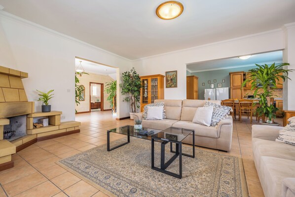 TV, videospill, fotballspill og bordtennis