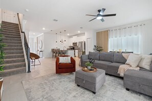 TV - New Home 5 Bedrooms and 4 Bathrooms At Storey Lake (Kissimmee)