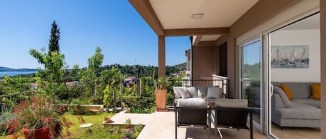 Apartment (Apartment Bella Vista - Two Bedroom A) | Terrace/patio