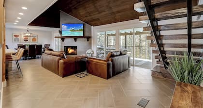 Modern Luxury Lakehouse w/ Private Dock on Lanier!