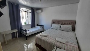 Desk, laptop workspace, free WiFi, bed sheets - Hotel Dal Gobo (Ponta Grossa)