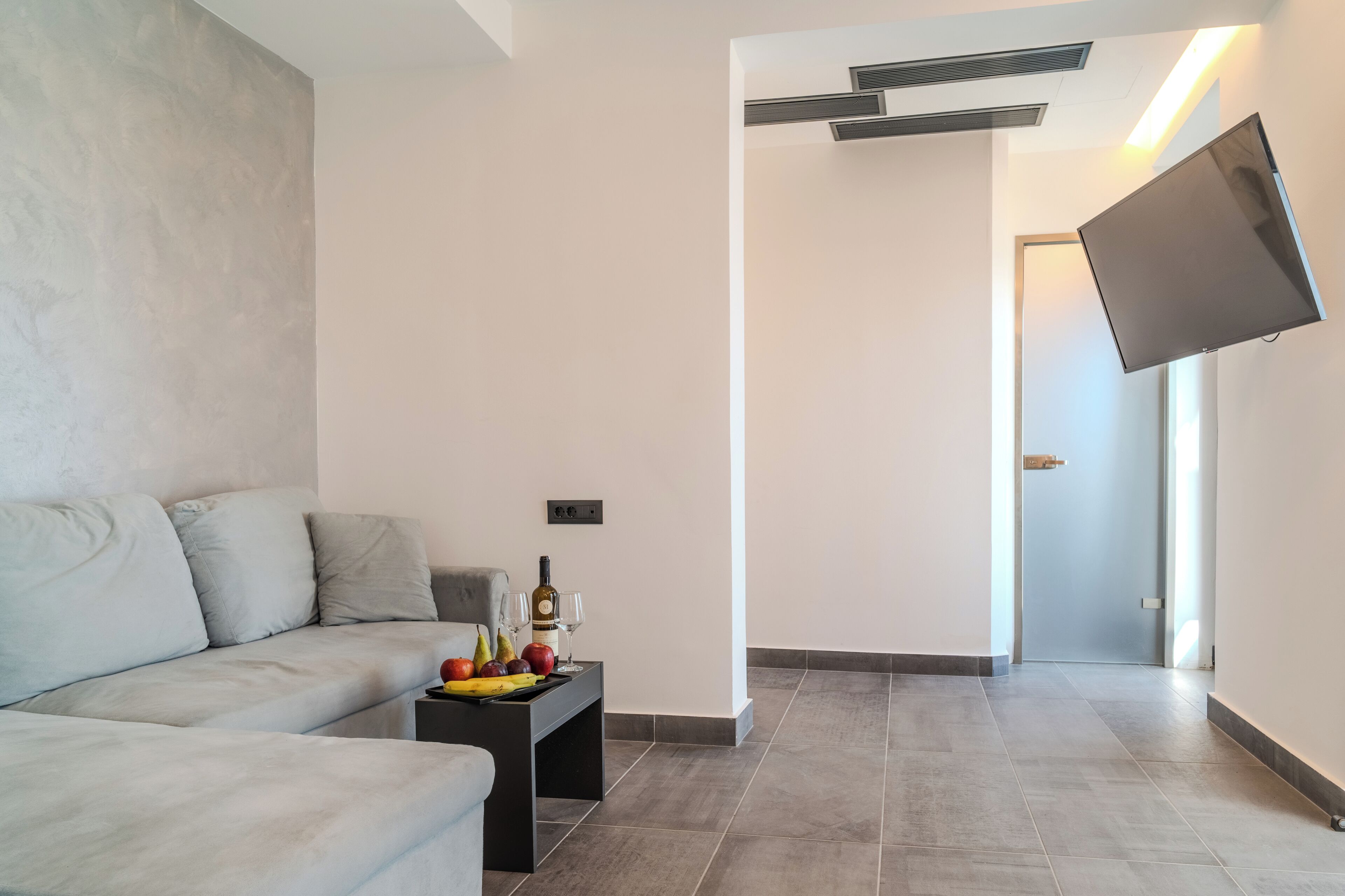 Kahden hengen perhehuone, parveke | Oleskelualue | Televisio