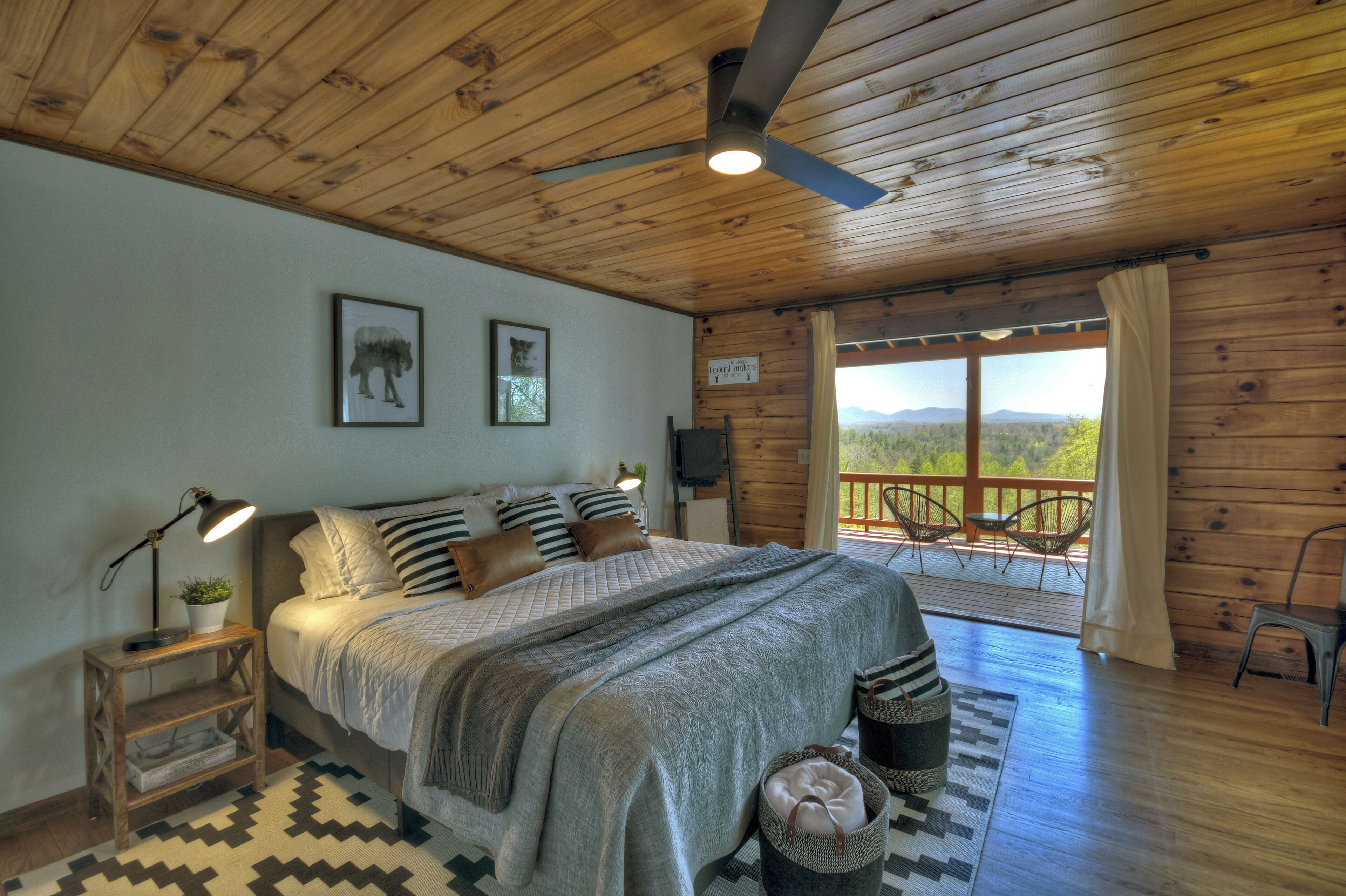 4 عدّة غرف نوم ومكتب وواي فاي وملاءات أسرّة