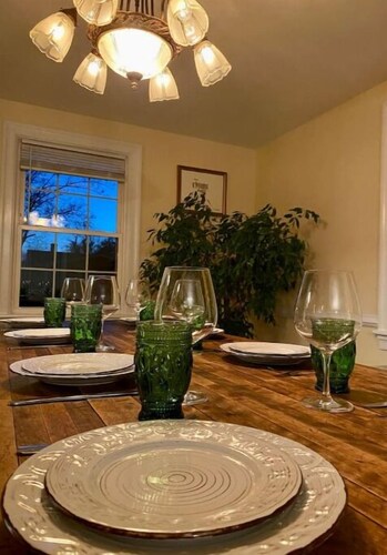 Cozy cottage-15min walk to historic downtown mall!
