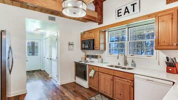 Microondas, horno, parrilla de estufa y lavavajillas