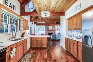 Mikrowelle, Ofen, Herdplatte, Geschirrspüler