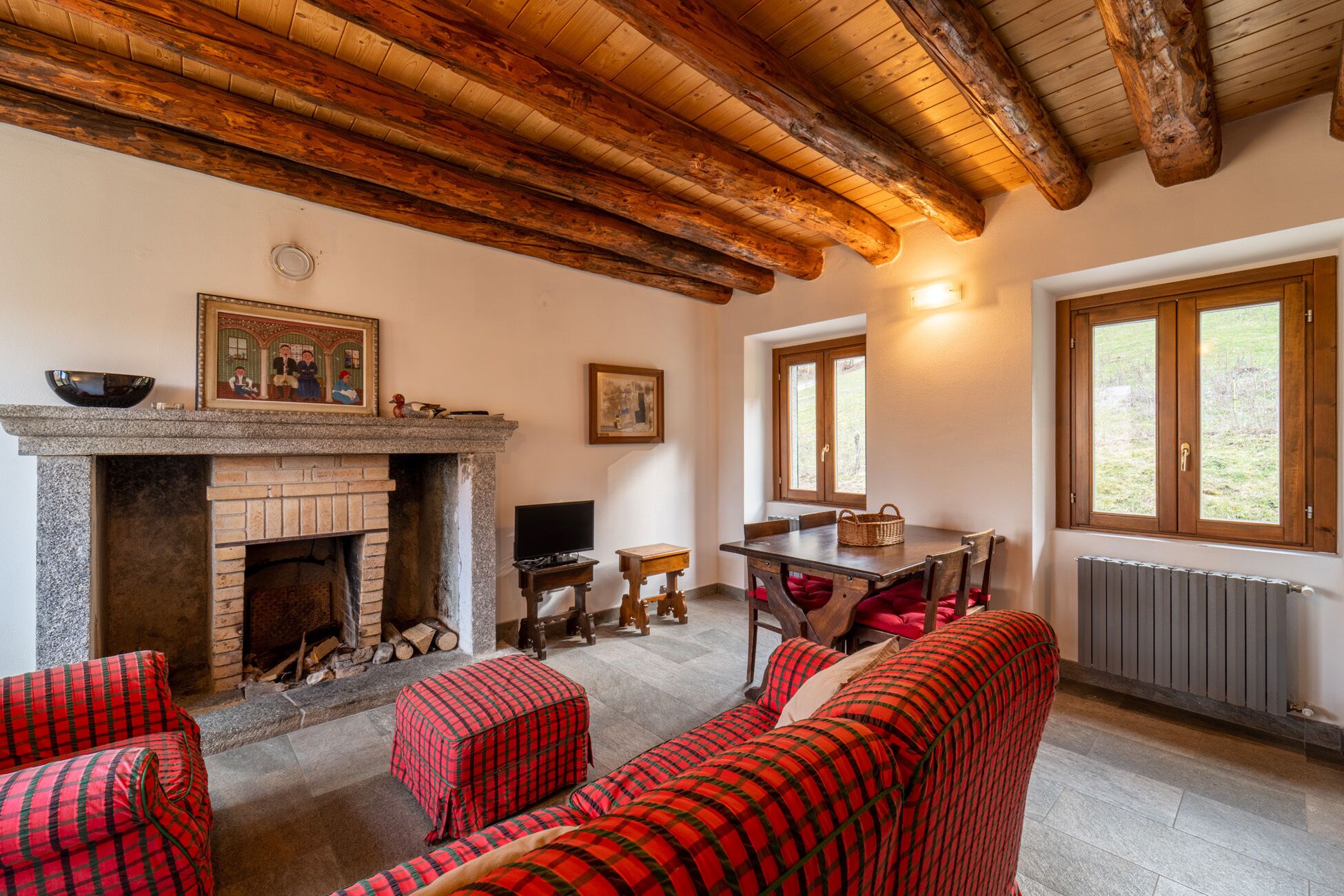 Ferienhaus | Wohnbereich | Fernseher, Kamin