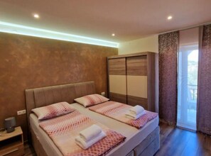 13 chambres, lits bébé (en supplément), Wi-Fi gratuit