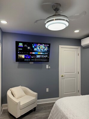 1 bedroom, desk, iron/ironing board, travel cot - Where Luxury and Convenience Converge (Scranton)