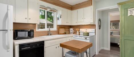 Refrigerador, microondas, horno, placa de cocina