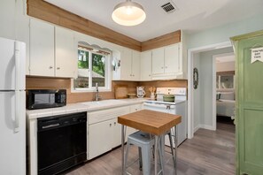 Fridge, microwave, oven, stovetop - Old Town Retreat w/ Vintage Flair Near CSU, Bikes! (Fort Collins)