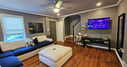 Charming Urban Retreat: 4 Bedroom, 2 Bath Townhouse in Baltimore City, Maryland