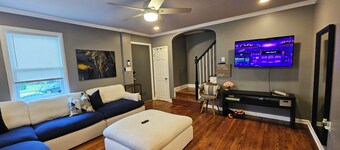 Charming Urban Retreat: 4 Bedroom, 2 Bath Townhouse in Baltimore City, Maryland