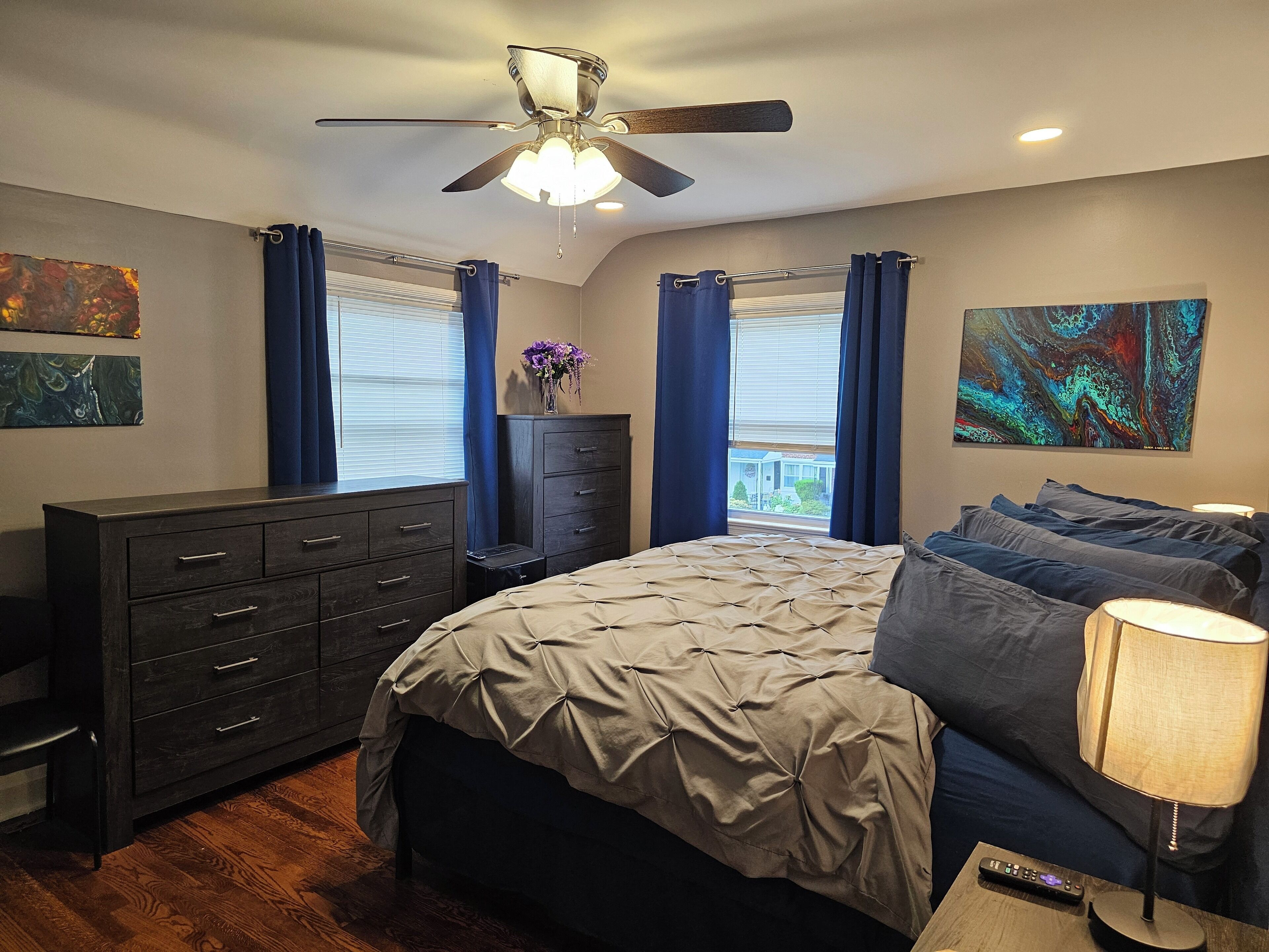 4 bedrooms, iron/ironing board, WiFi, bed sheets