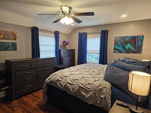 4 عدّة غرف نوم ومكواة/لوح كي وواي فاي وملاءات أسرّة