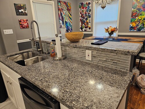 Charming Urban Retreat: 4 Bedroom, 2 Bath Townhouse in Baltimore City, Maryland