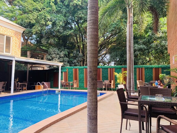 Outdoor pool - Presken Freedom Way (Lekki)