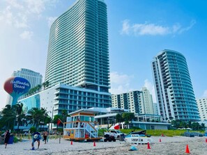 Exterior - Outstanding 2 Bedroom Apt at Lyfe Resort (Hollywood)