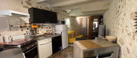 Micro-ondes, plaque de cuisson, lave-vaisselle