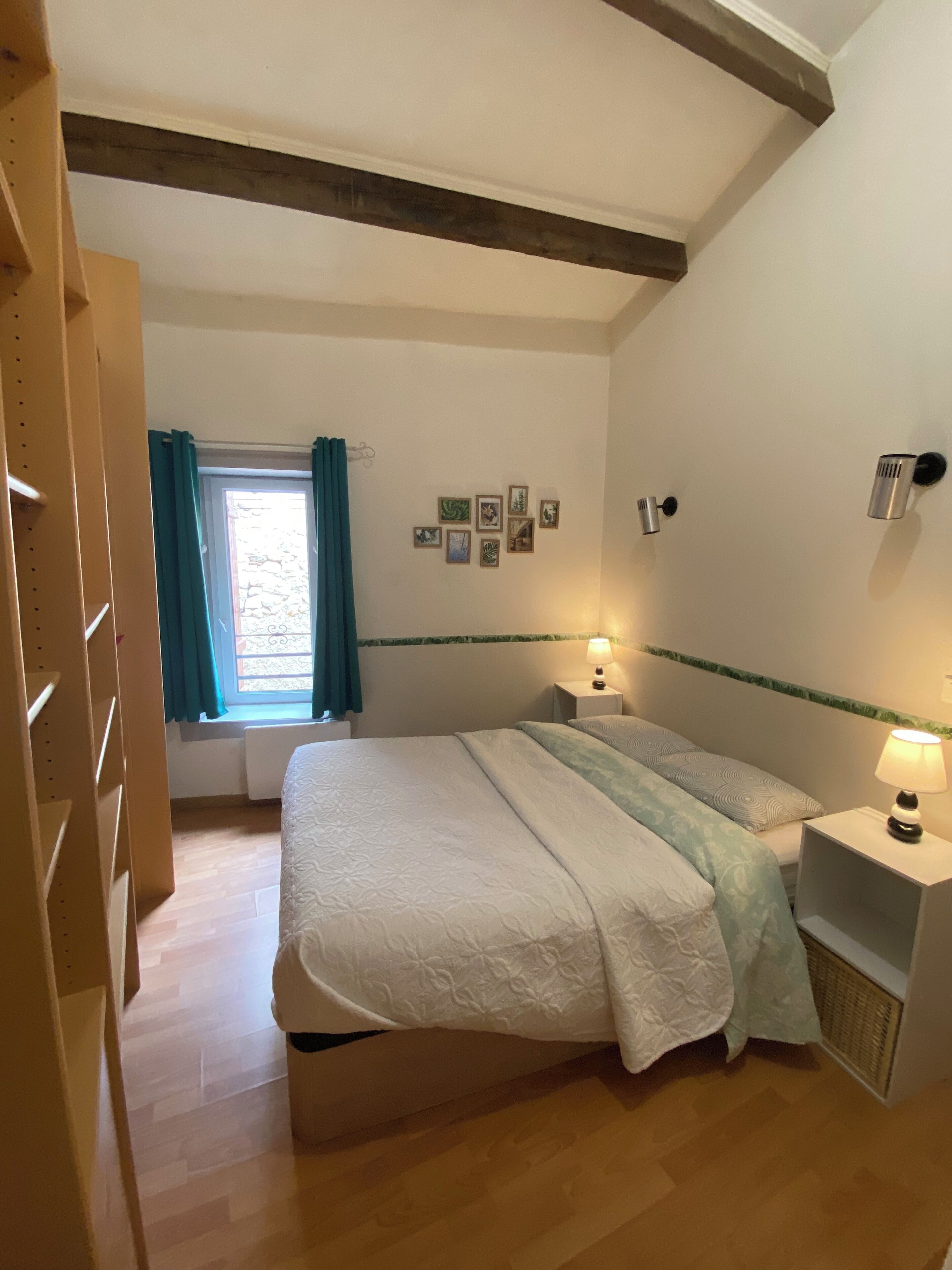 1 sovrum, skrivbord, strykjärn/strykbräda och wi-fi