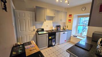 雪櫃、微波爐、焗爐、爐具