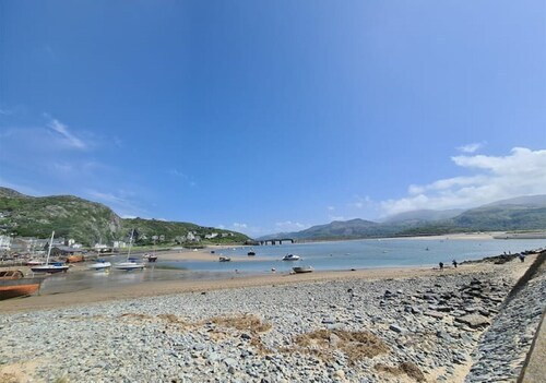 Stunning Luxury Sea View 4 Bedroom Apartment