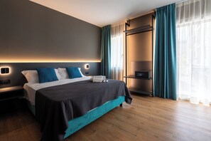 Deluxe-Zimmer, Nichtraucher, Stadtblick | Zimmersafe, Schreibtisch, laptopgeeigneter Arbeitsplatz