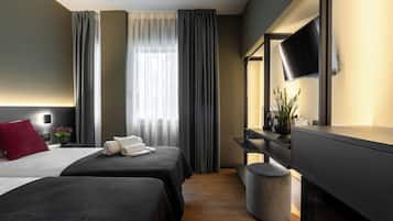 Deluxe Room, Non Smoking, City View | In-room safe, desk, laptop workspace, soundproofing