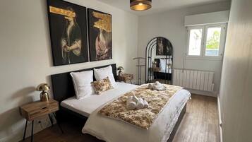 2 bedrooms, travel crib, WiFi, bed sheets