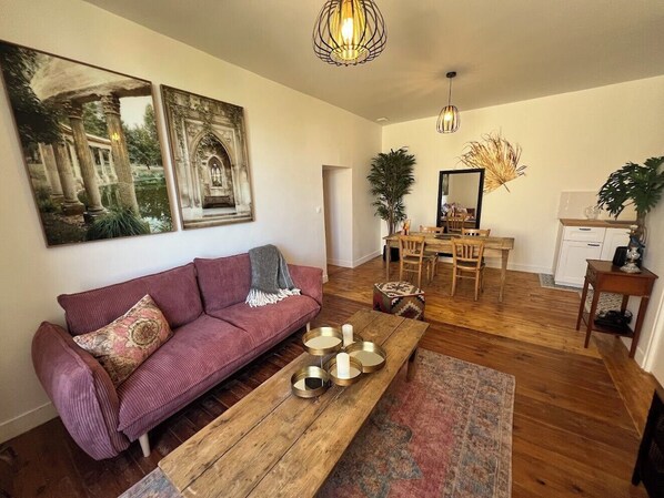 TV, books - Appartement « Le Souffle de l’Orge » (Mortagne-au-Perche)