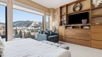 4 bedrooms, desk, WiFi, bed sheets