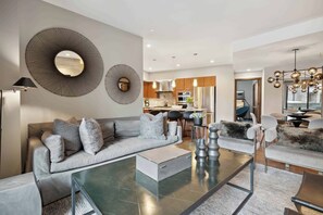 TV, fireplace - The Lion Residences W205 (Vail)