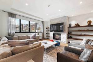 TV, fireplace - The Lion Residences W303 (Vail)