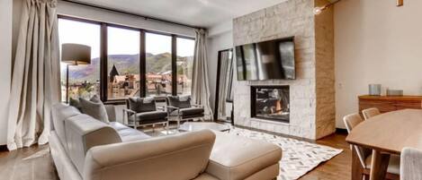 Televisión y chimenea
