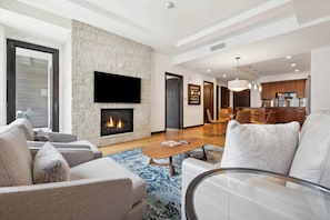 TV, fireplace - The Lion Residences W501 (Vail)