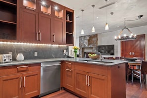 Fridge, microwave, stovetop, dishwasher - Solaris Residences 4C West (Vail)